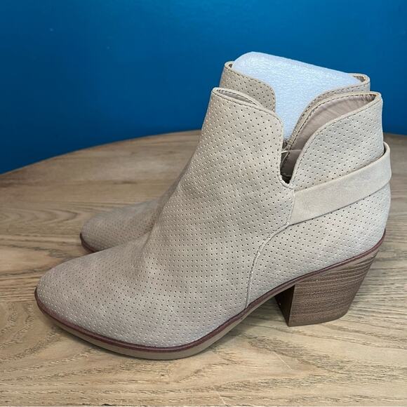 New! Mia Women's Jullep Perf Pointy Ankle Block Heel Booties Khaki Tan Size 8 - Picture 4 of 9